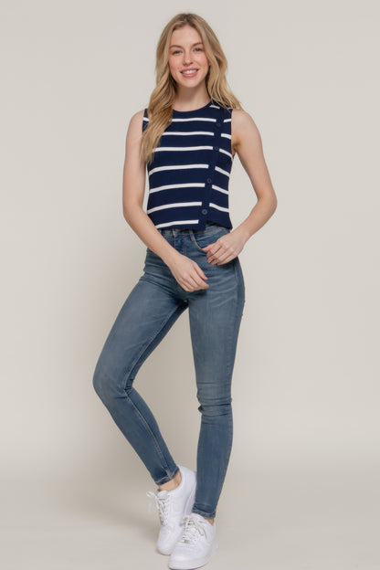 Sleeveless Diagonal Shape Stripe Spring Sweater         