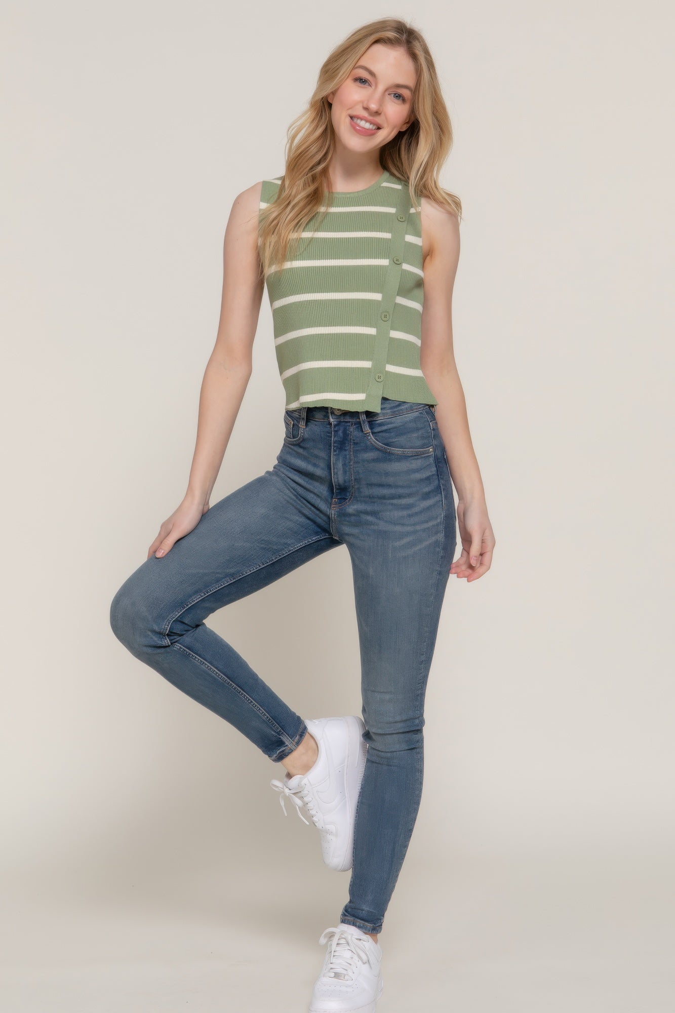 Sleeveless Diagonal Shape Stripe Spring Sweater         