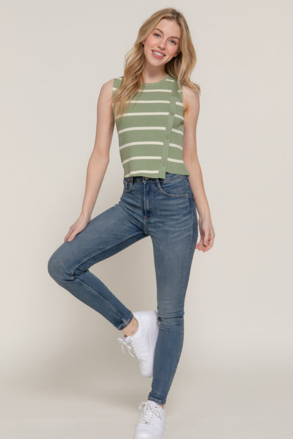 Sleeveless Diagonal Shape Stripe Spring Sweater         