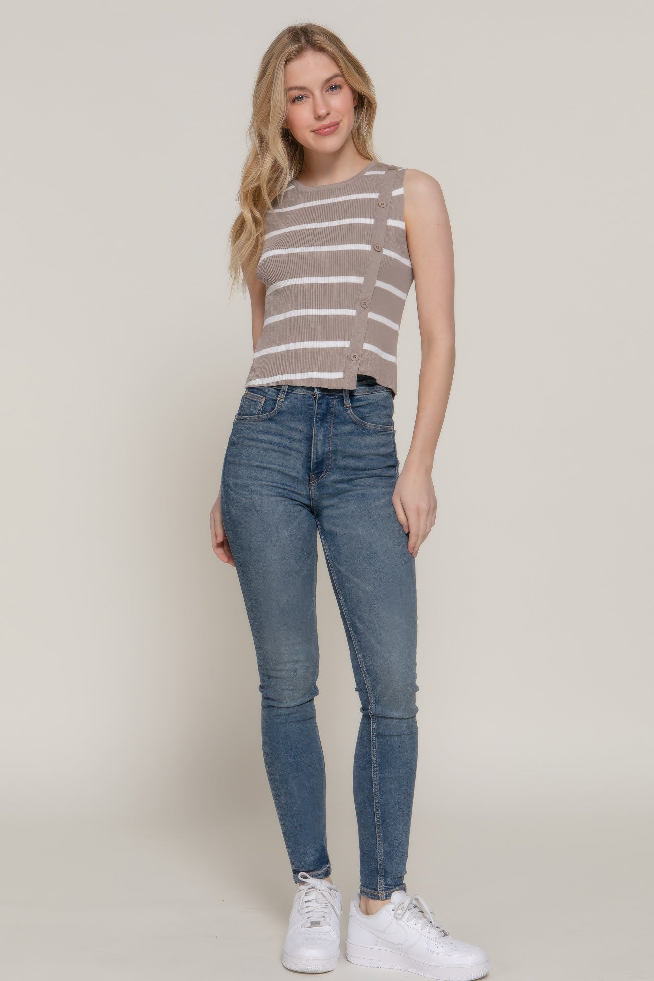 Sleeveless Diagonal Shape Stripe Spring Sweater         