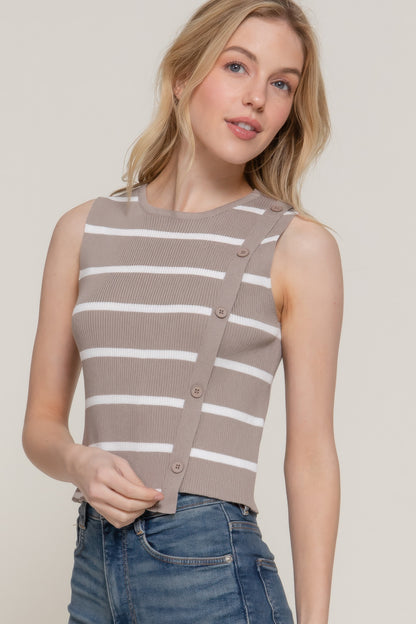 Sleeveless Diagonal Shape Stripe Spring Sweater         