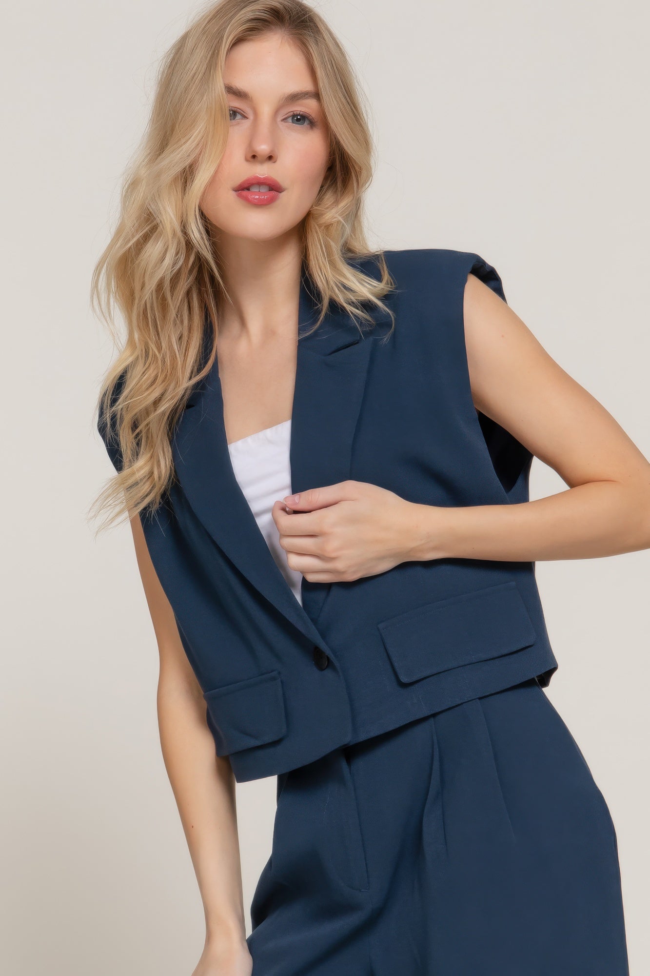 Lapel Collar W/shoulder Pads Vest         