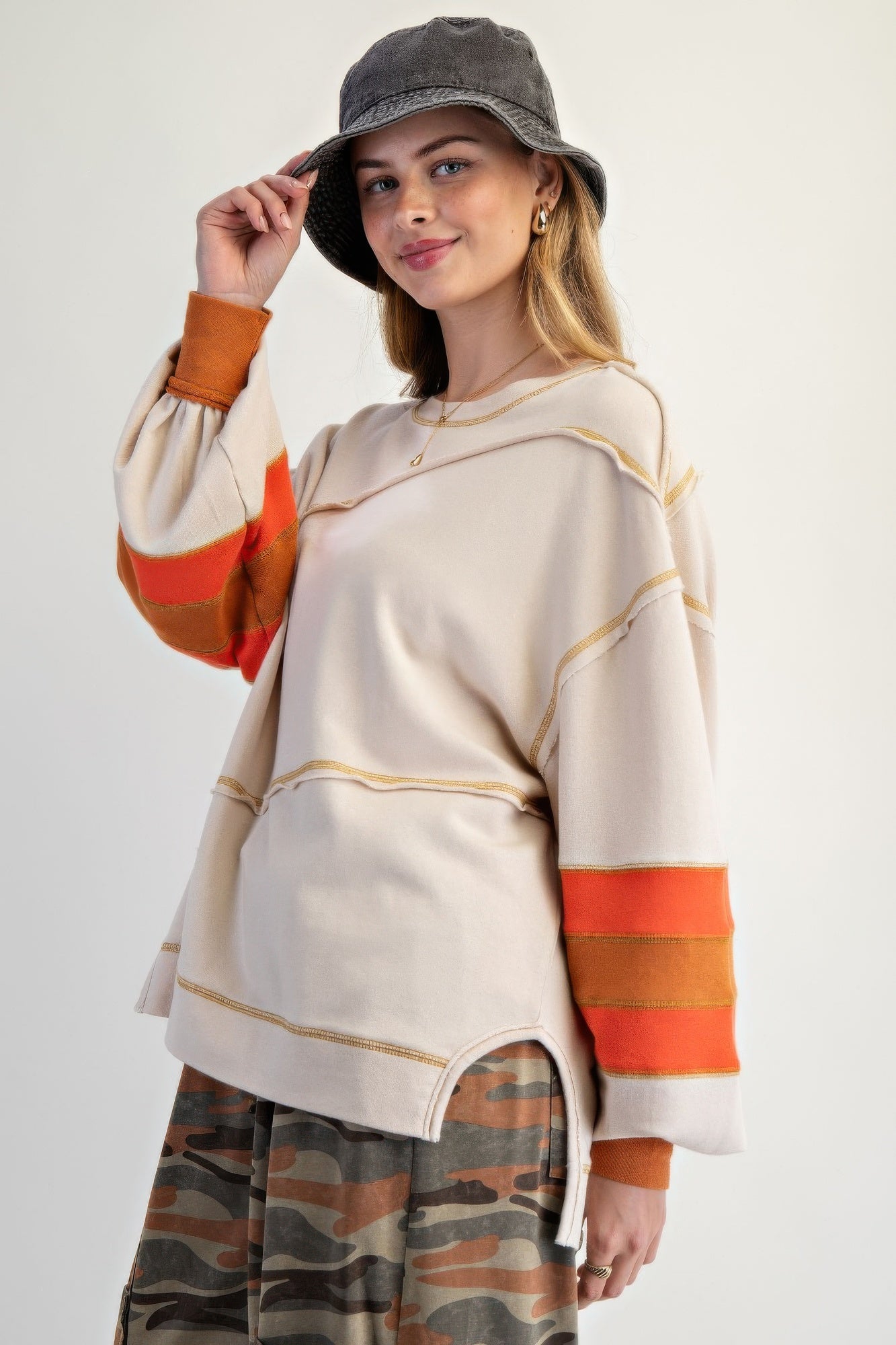 Color Mix Embroidered Washed Pullover       