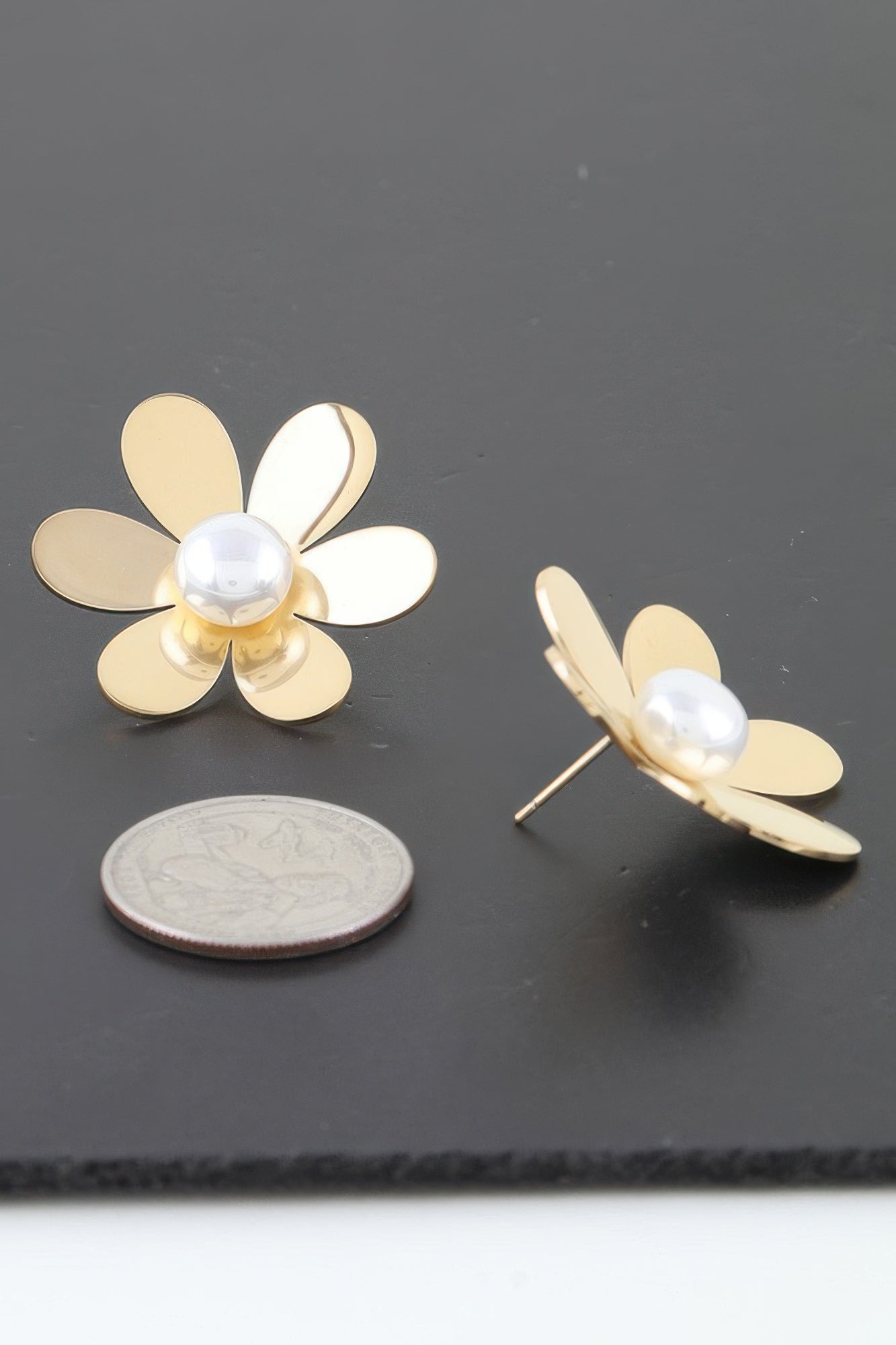 Pearled Daisy Flower Stud Earrings