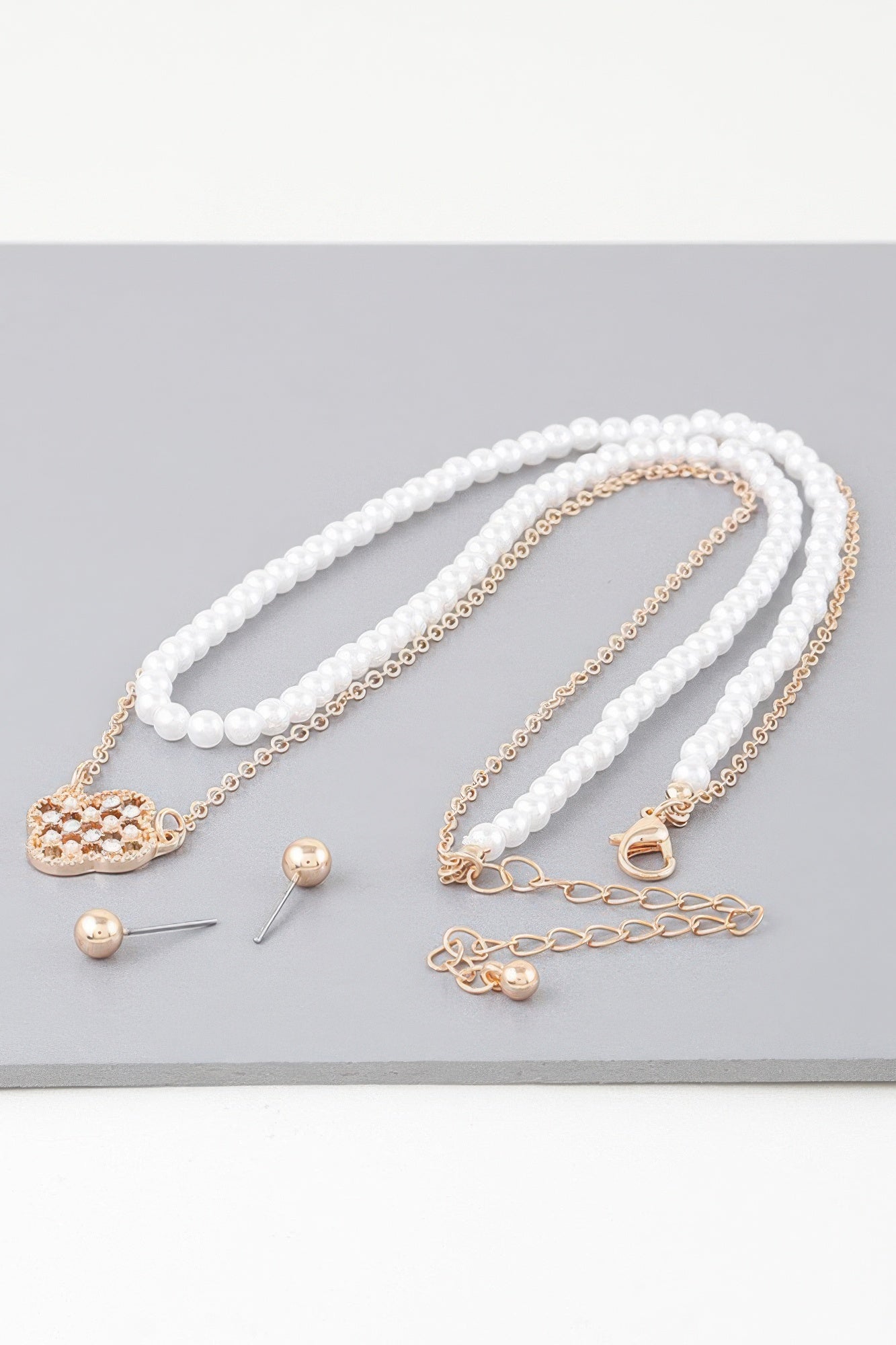 Checkered Clover Pearl Chain Necklace