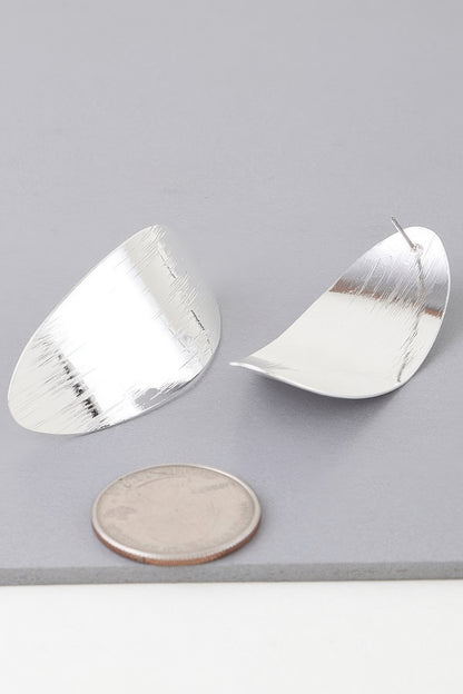 Shiny Curved Peel Earrings