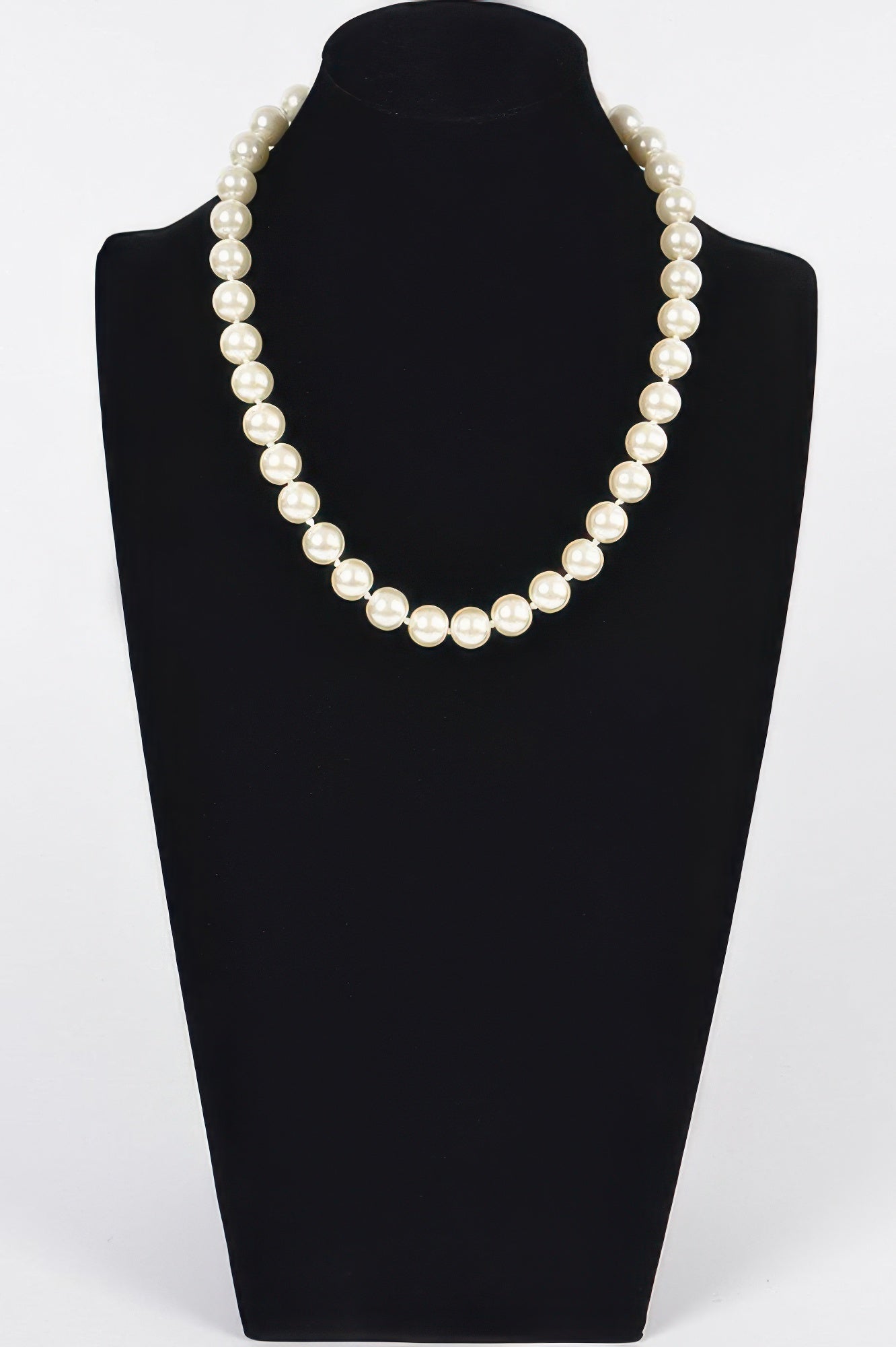 Simple Pearl Bead Lined Necklace