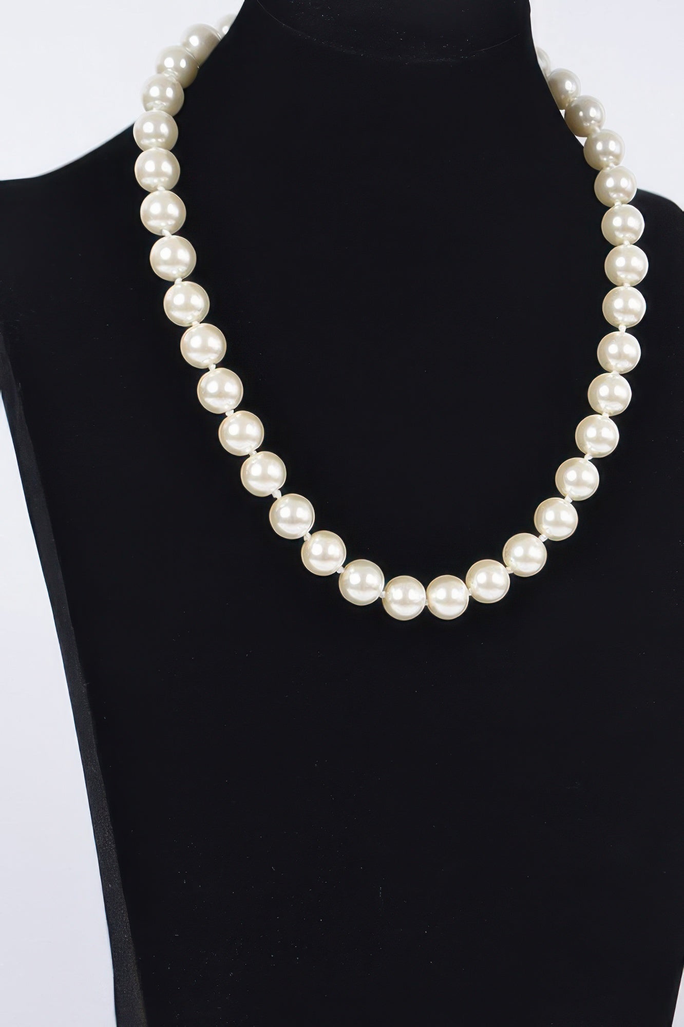 Simple Pearl Bead Lined Necklace