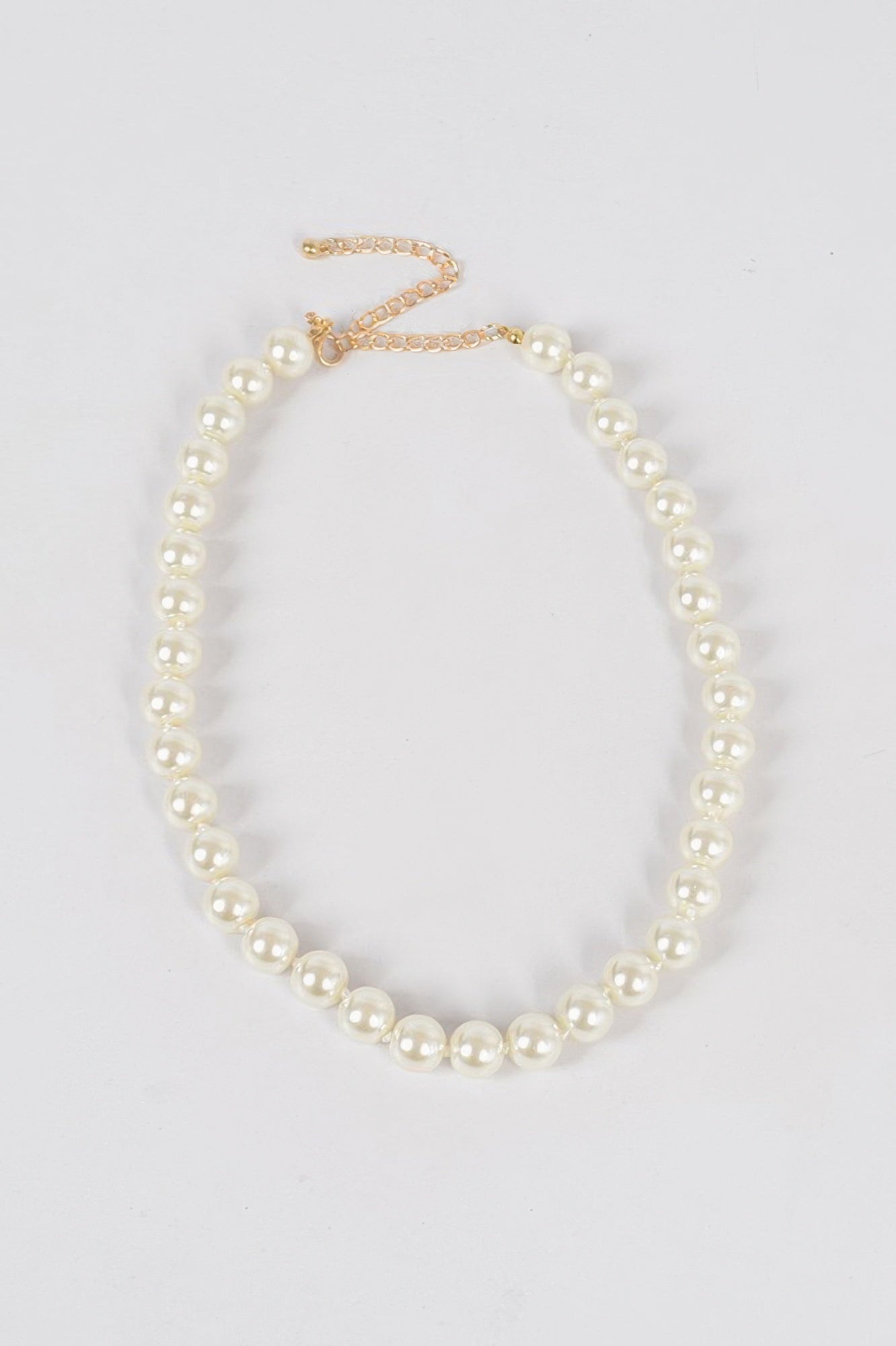 Simple Pearl Bead Lined Necklace