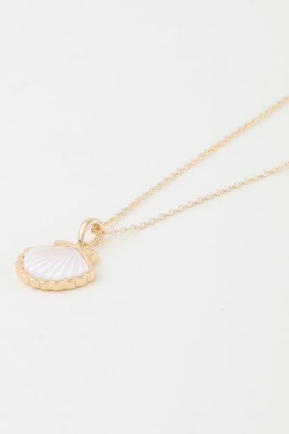 Classic Seashell Pendant Necklace