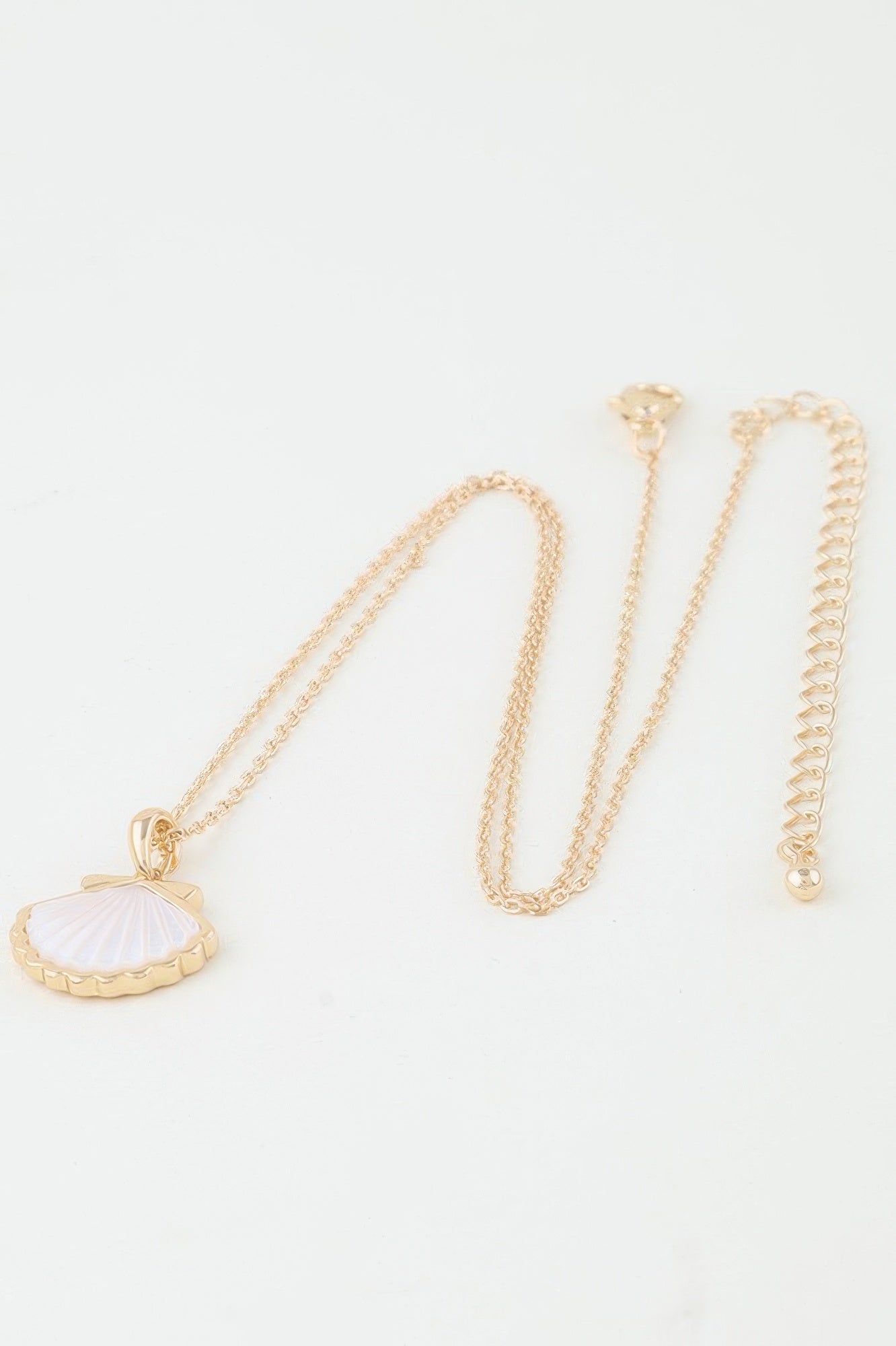Classic Seashell Pendant Necklace