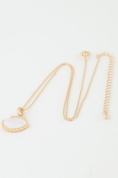 Classic Seashell Pendant Necklace