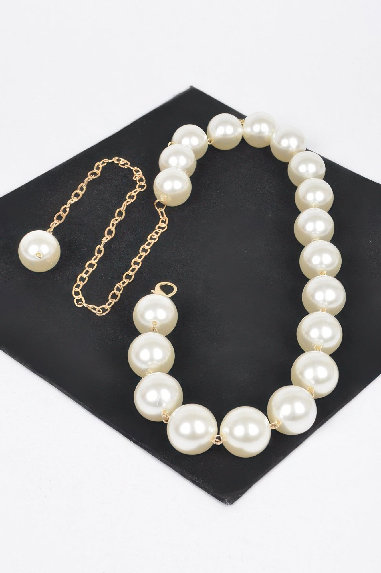 Oversized Pearl Chain Belt