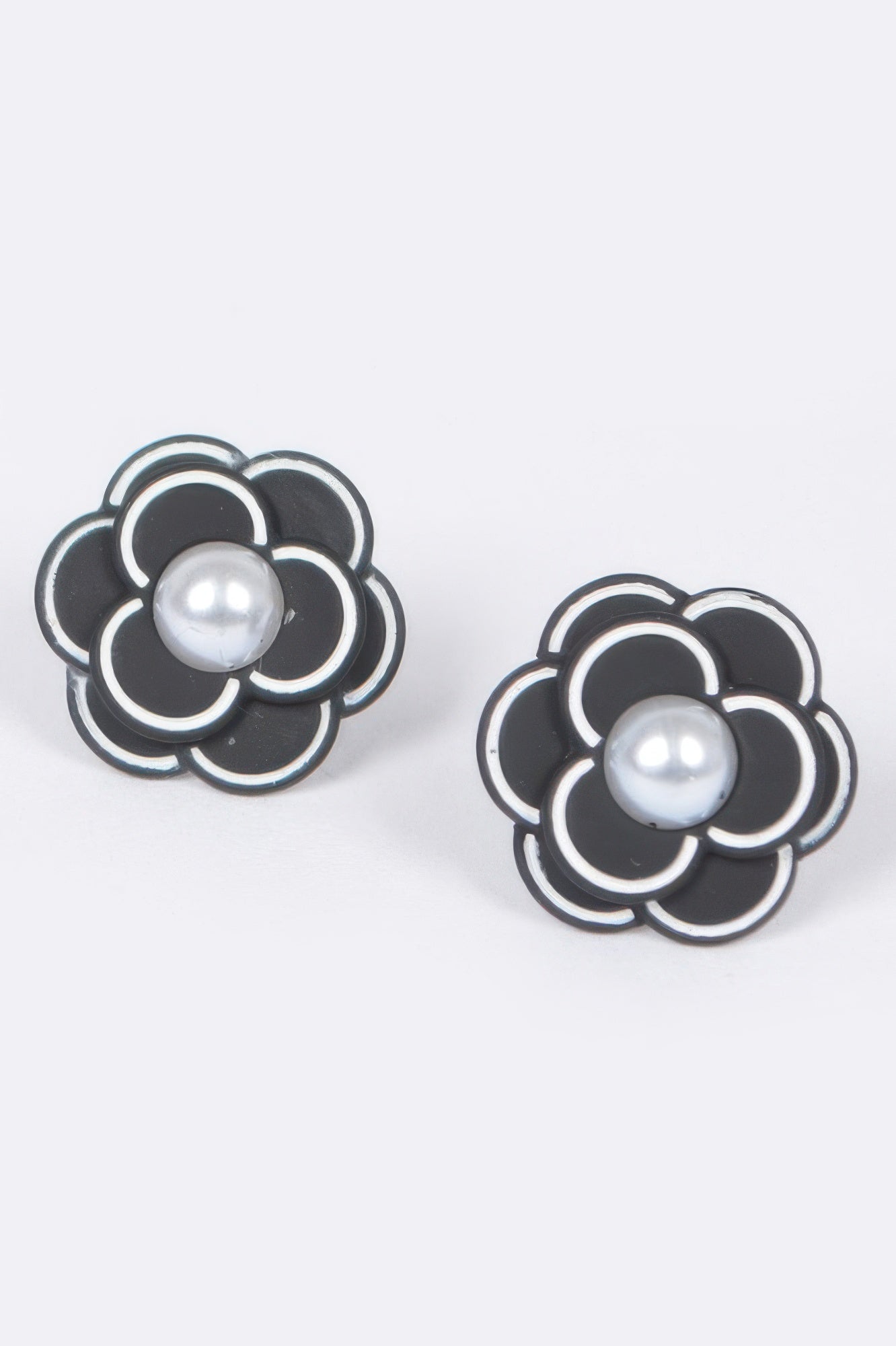 Faux Pearl Acrylic Flower Earring 