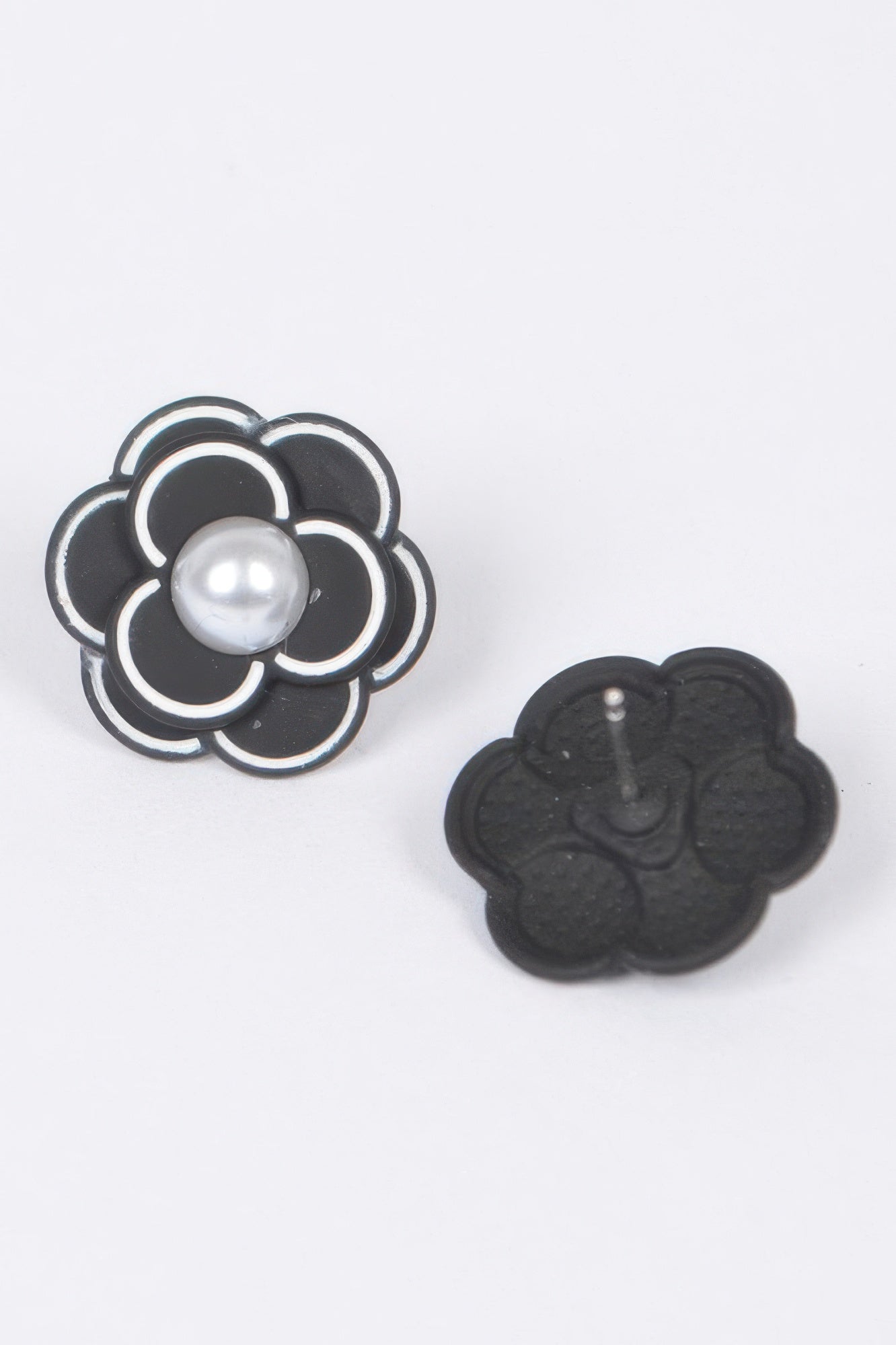 Faux Pearl Acrylic Flower Earring 