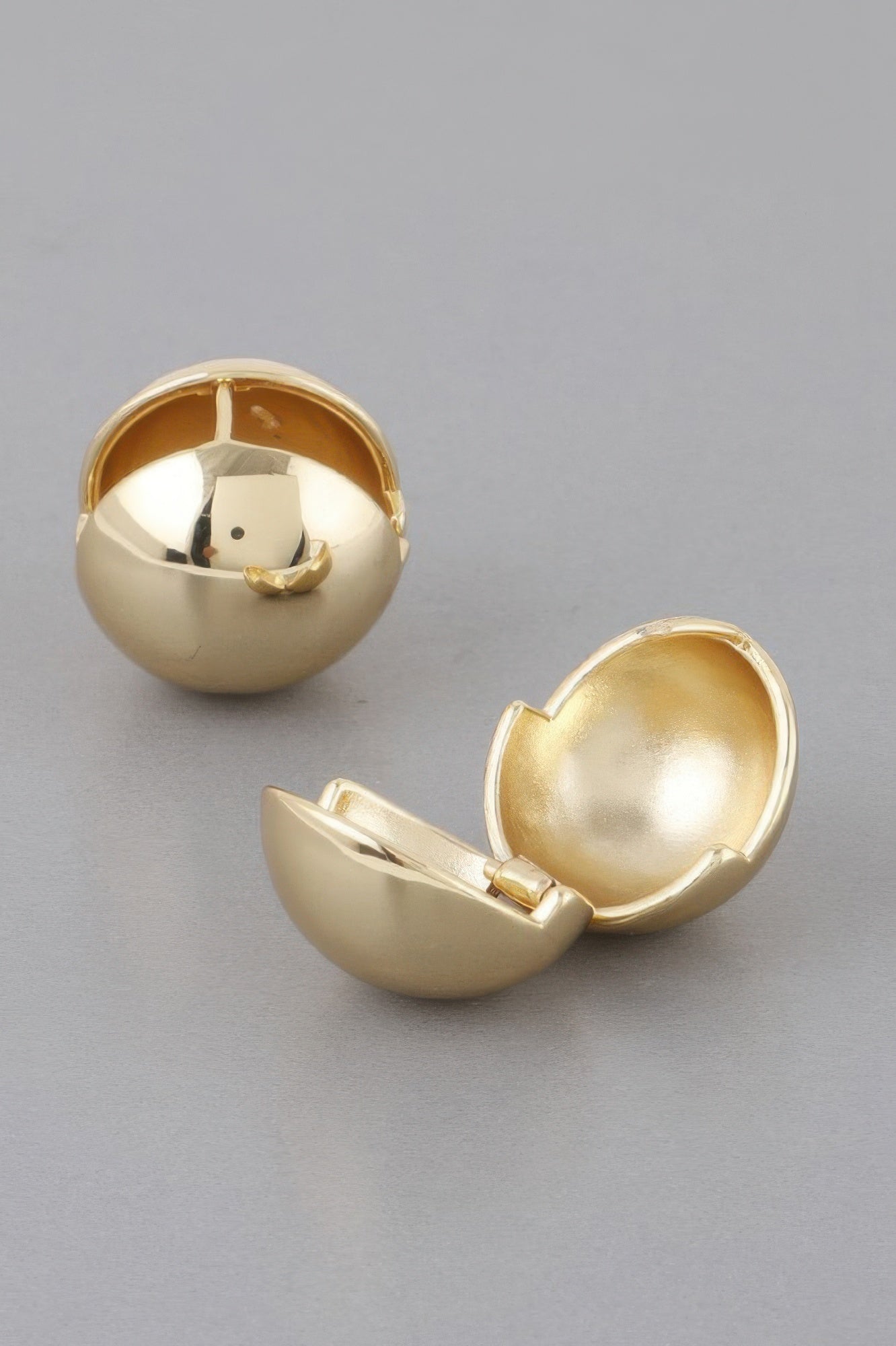 Shiny Ball Clasp Earrings 