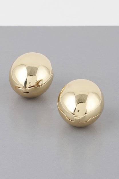 Empty Shell Clasp Earrings 