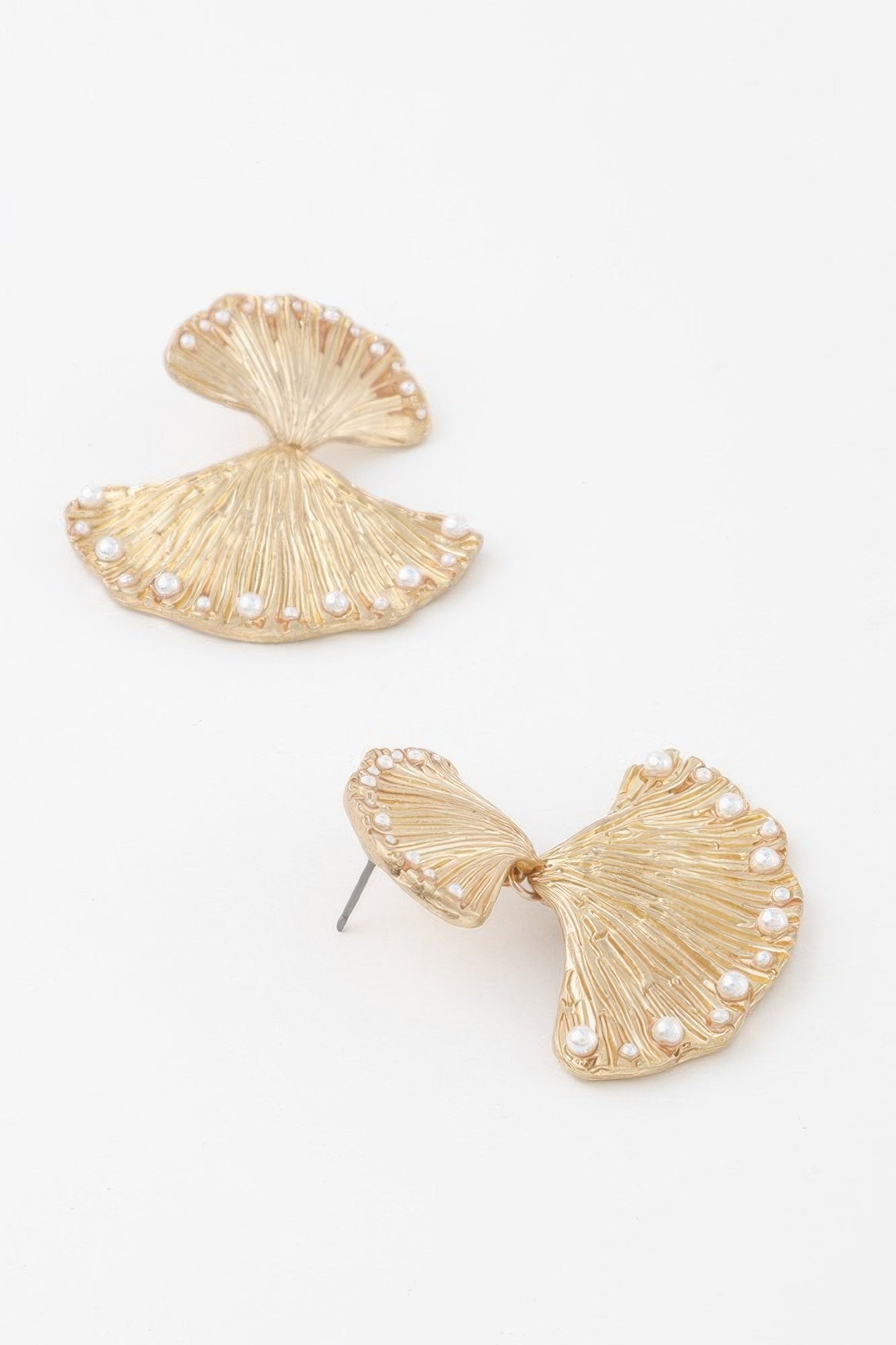 Double Pearl Clam Earrings 