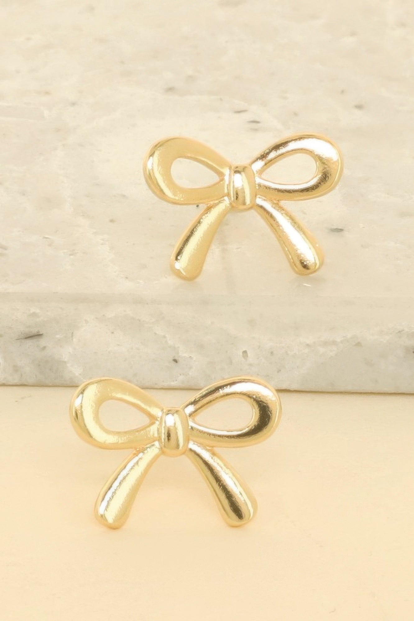 Short Tail Bow Ribbon Post Earrings