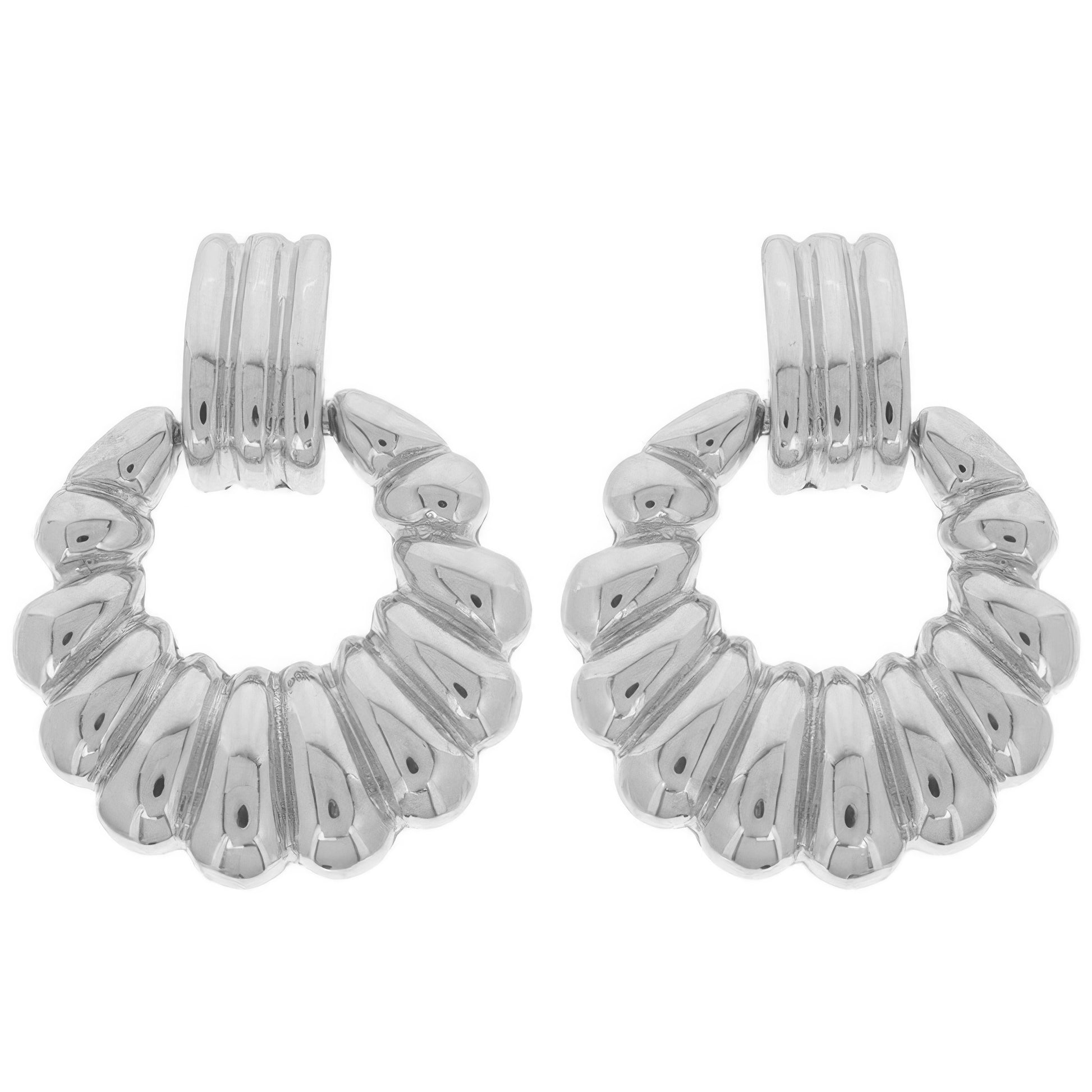 Scallop Pattern Crescent Hoop Earrings