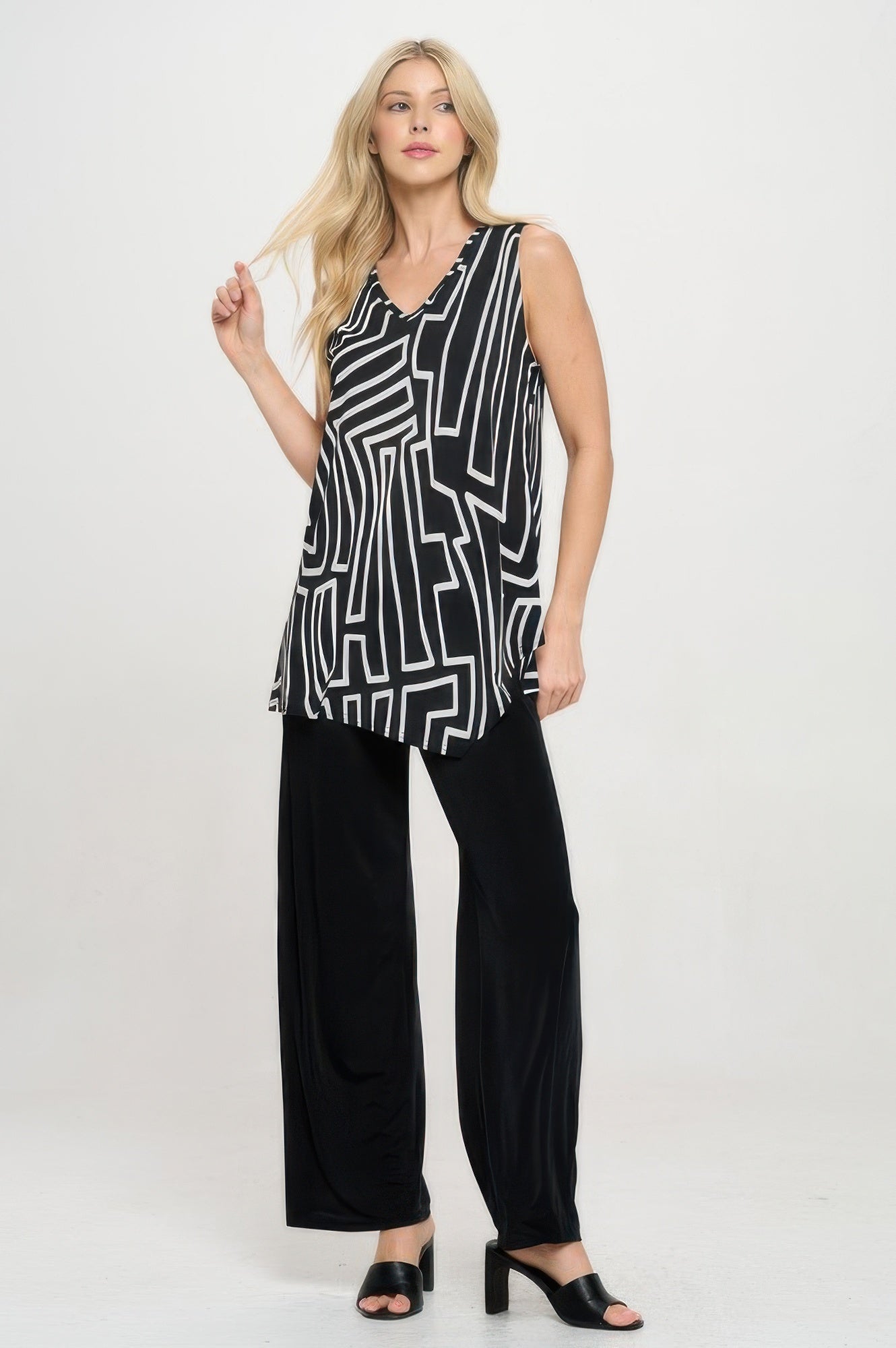 Plus Size Hit Point V-neckline Tank Top