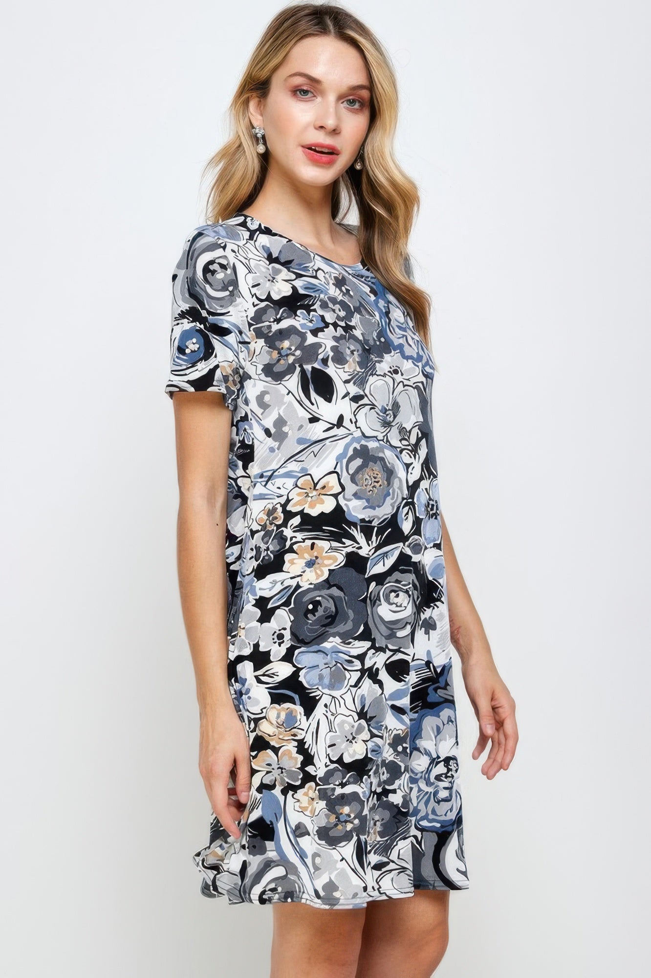 Short-sleeved Knee-length Dress