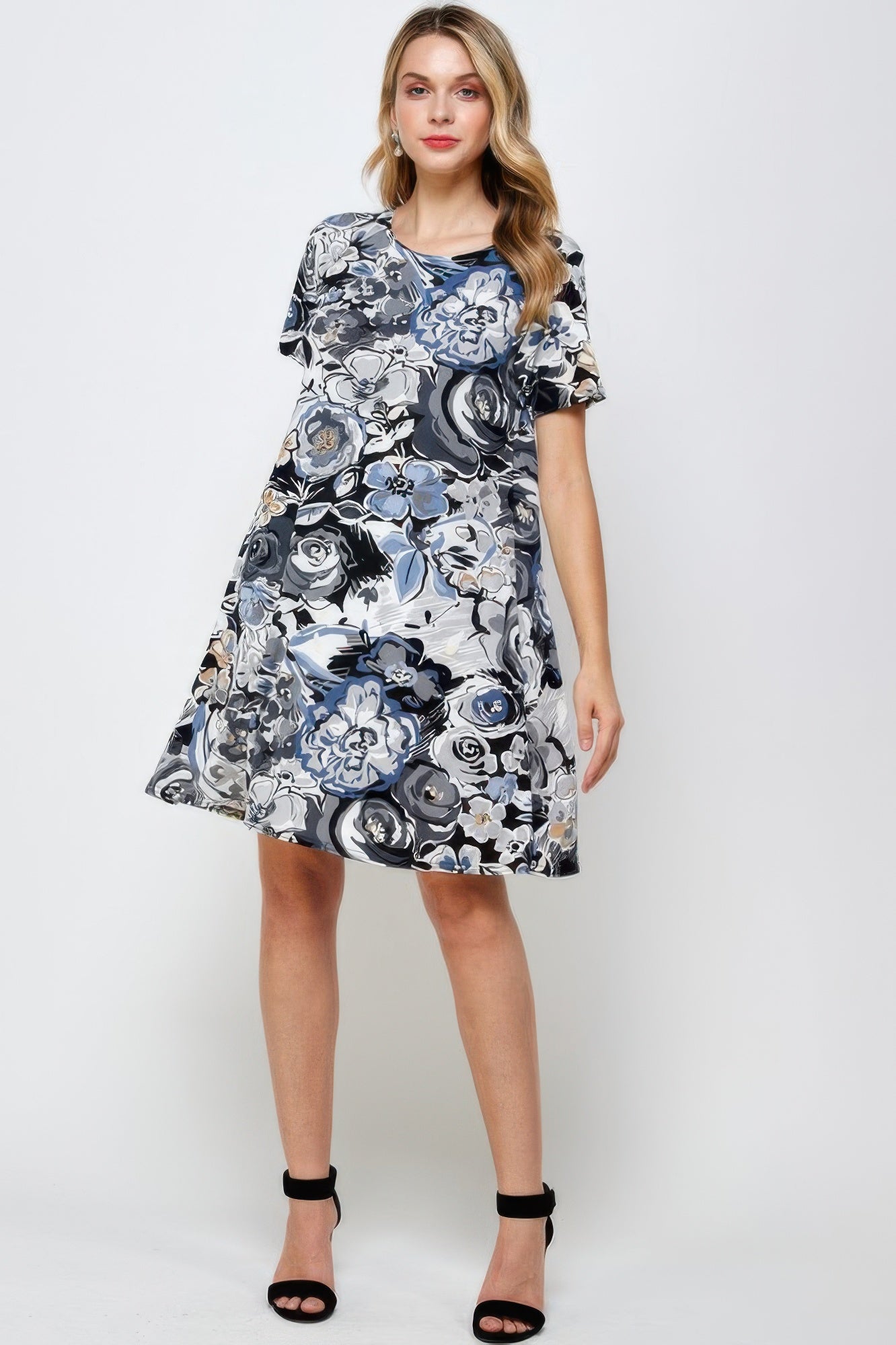 Short-sleeved Knee-length Dress