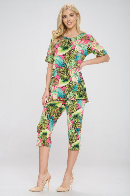 Plus Size Short Sleeve Top And Capri Pants Set