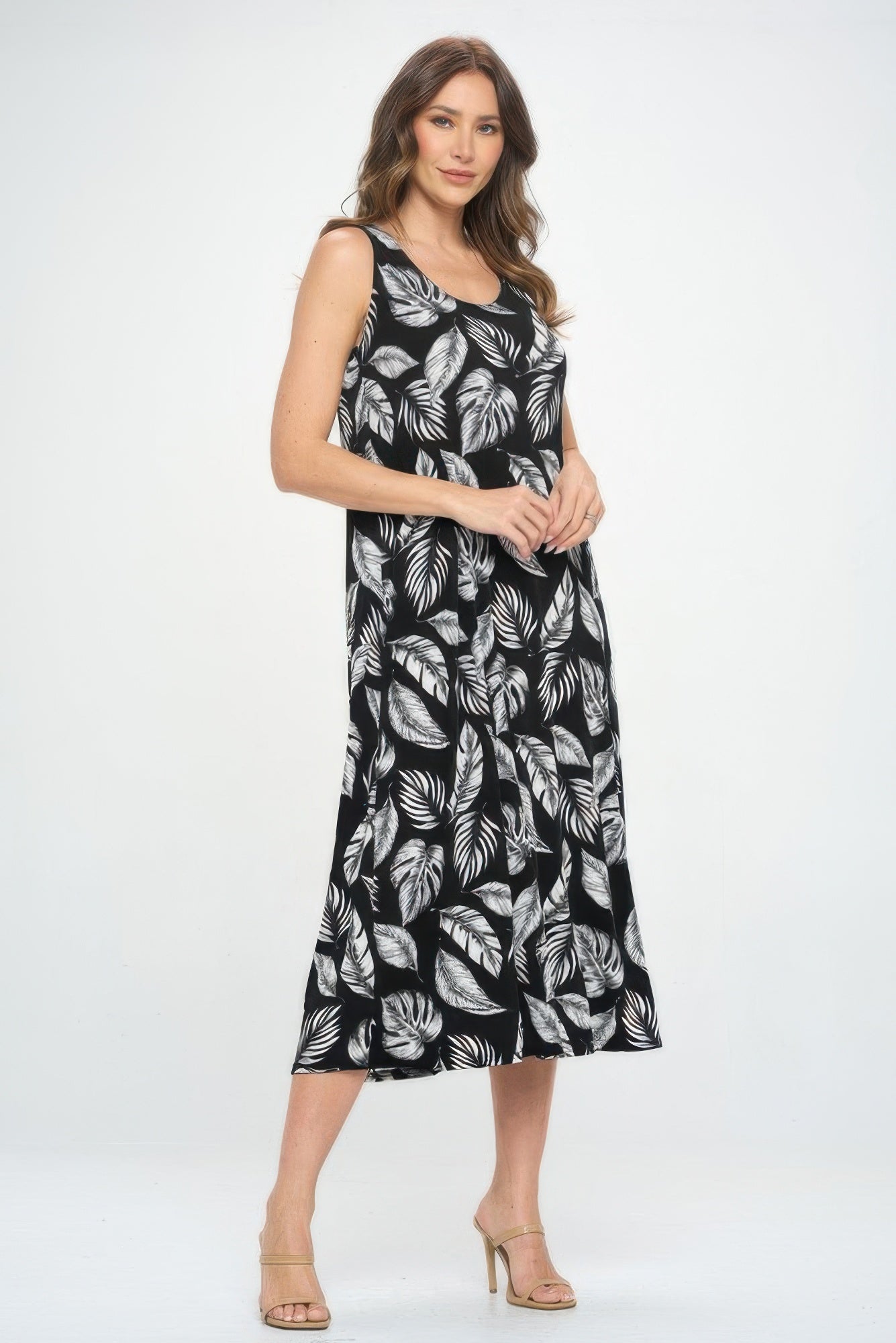 Sleeveless And Soft Round-neckline Long