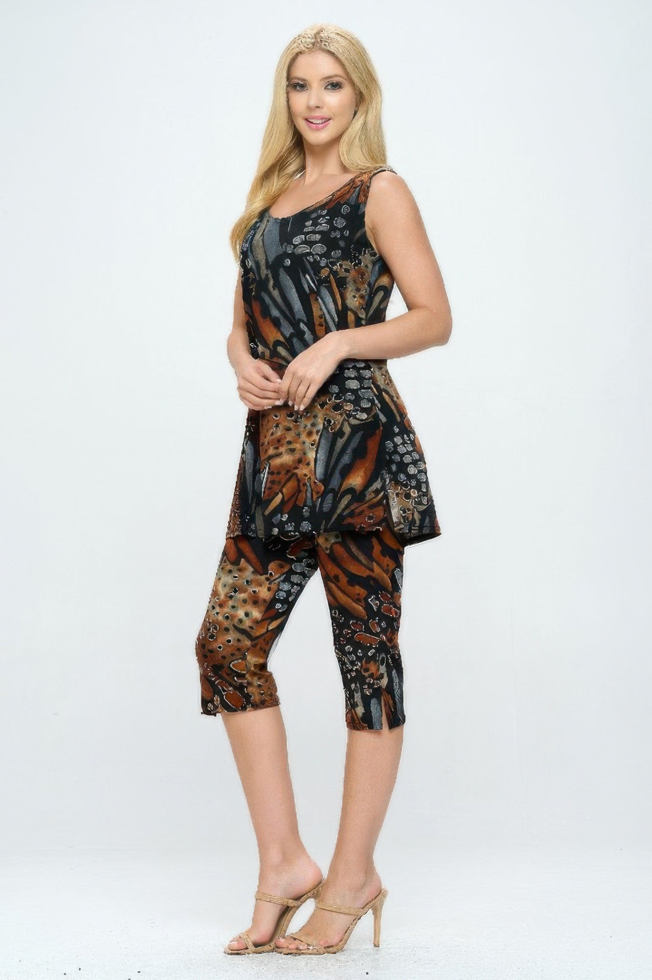 Round Neck Tank Top And Capri Pants Set
