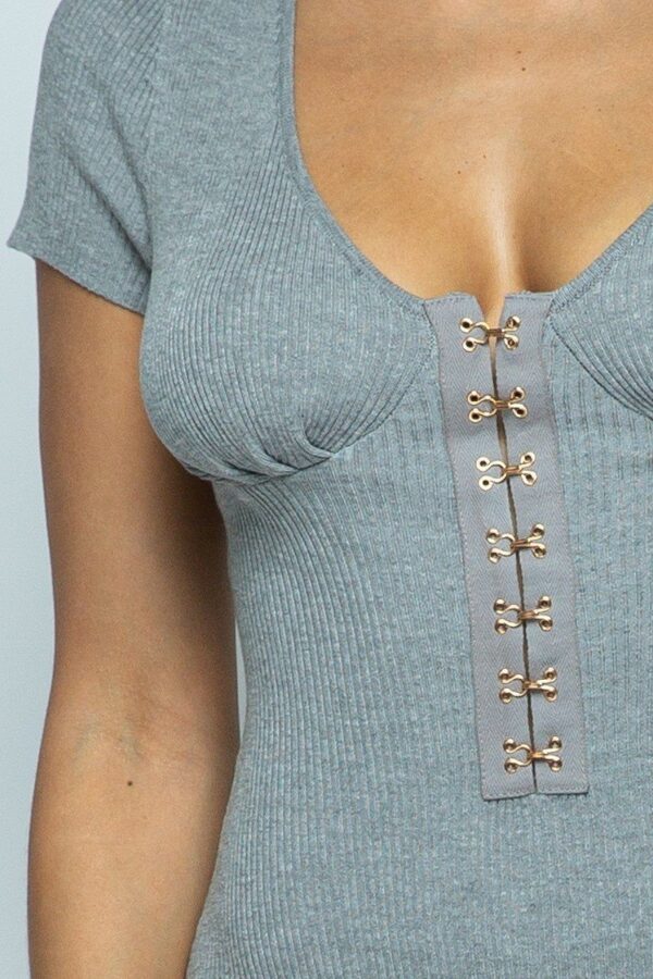 Ribbed Hook-and-Eye Short Sleeve Bodysuit – Grey