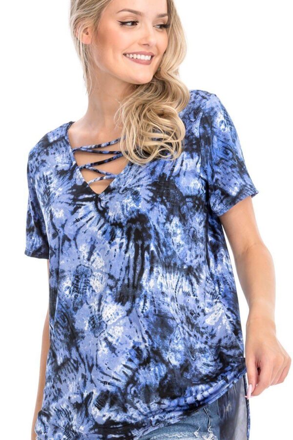 Tie Dye Short Sleeve Top with Cage V-Neck – Blue