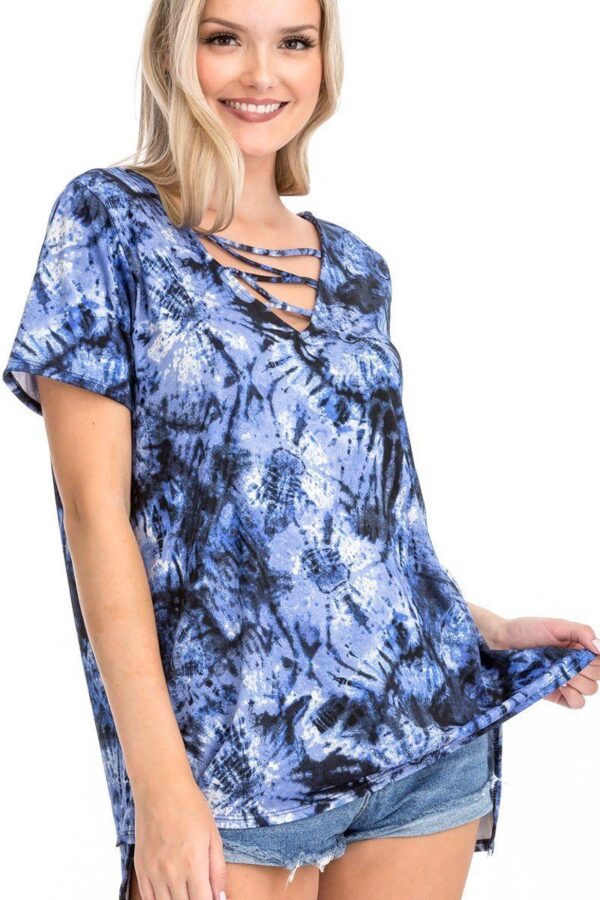 Tie Dye Short Sleeve Top with Cage V-Neck – Blue