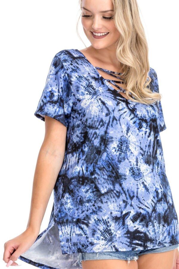 Tie Dye Short Sleeve Top with Cage V-Neck – Blue