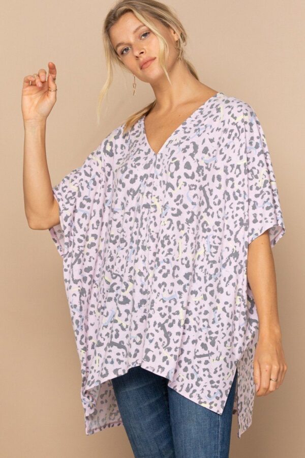 Leopard & Letter Print Knit V-Neck Top – Pink Smoke