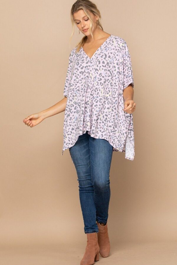 Leopard & Letter Print Knit V-Neck Top – Pink Smoke