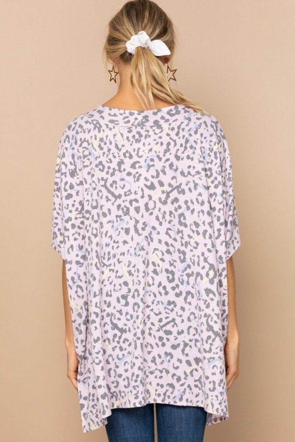 Leopard & Letter Print Knit V-Neck Top – Pink Smoke