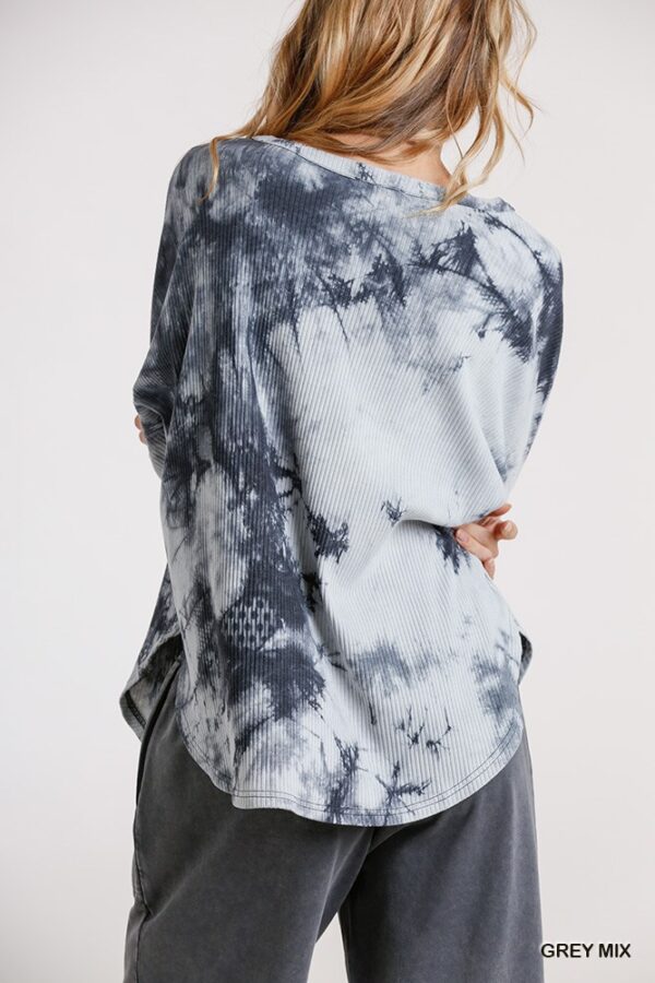 Tie Dye Ribbed Button-Front Top with Round Hem – Grey Mix