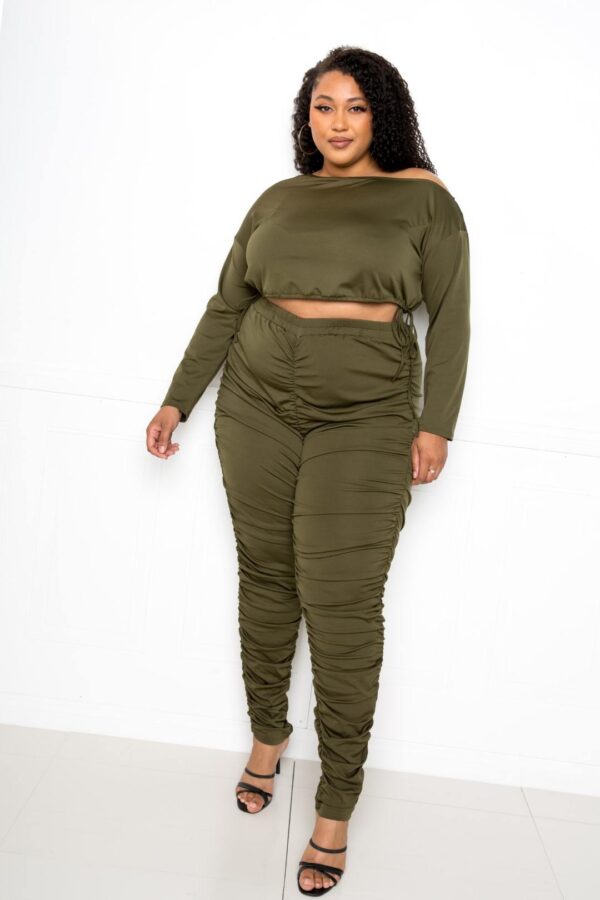 Off-Shoulder Cropped Top & Ruched Leggings Set – Olive (Plus Size)