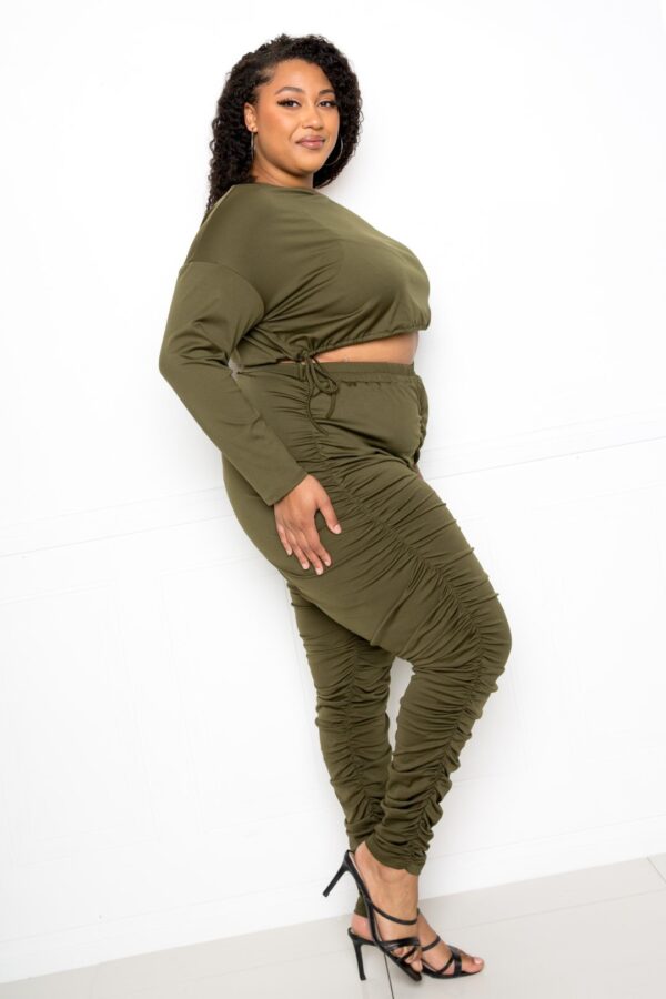 Off-Shoulder Cropped Top & Ruched Leggings Set – Olive (Plus Size)