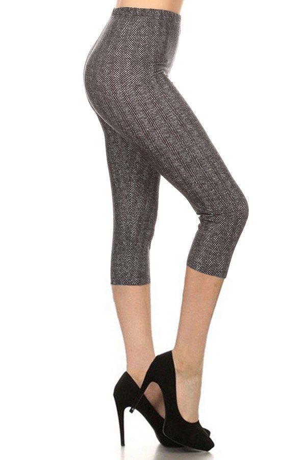 High-Waisted Capri Leggings with Chevron Print