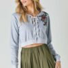 Cropped Sweatshirt with Floral Embroidery – Heather Grey