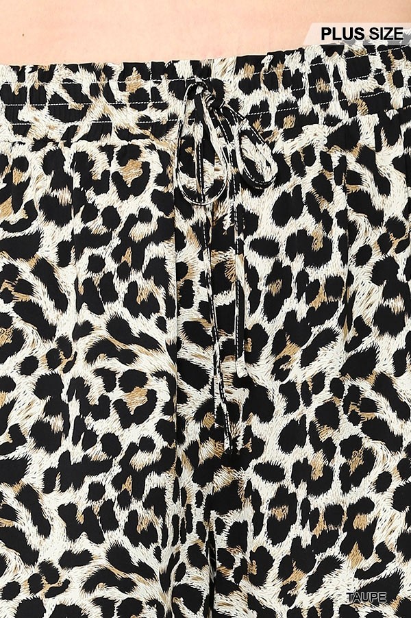 Plus-Size Leopard Print Side-Pocket Shorts with Waist Detail