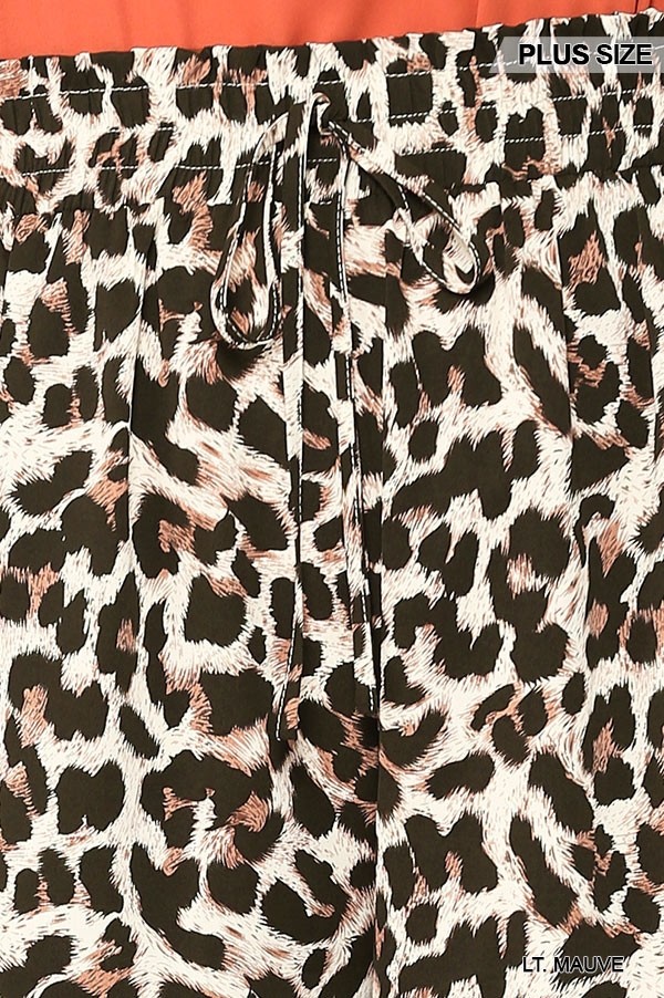 Plus Size Leopard Print Side-Pocket Shorts with Waist Detail
