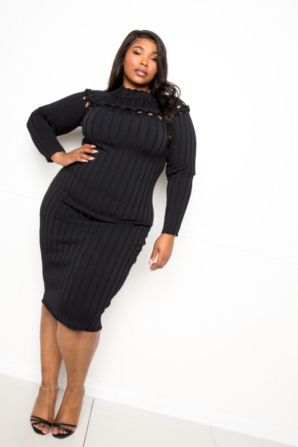 Plus Size Bodycon Sweater Dress with Knot Detail – Black