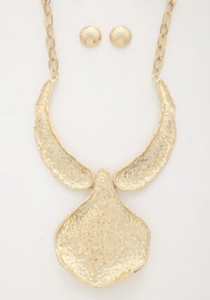 Textured Oversized Metal Necklace – Gold Finish