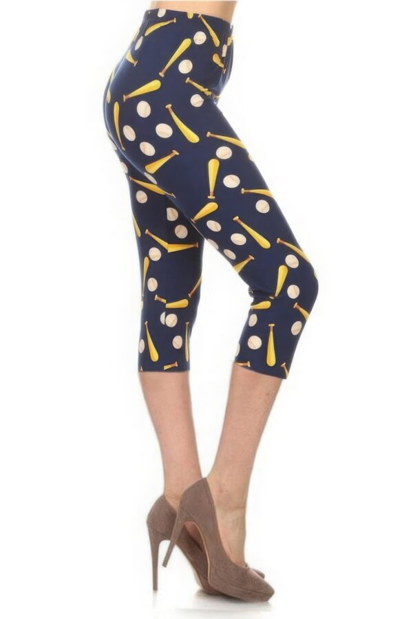 Baseball Print High-Waist Capri Leggings – Multi