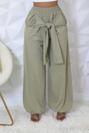 High-Waisted Stretch Pants with Elastic Waistband – Olive