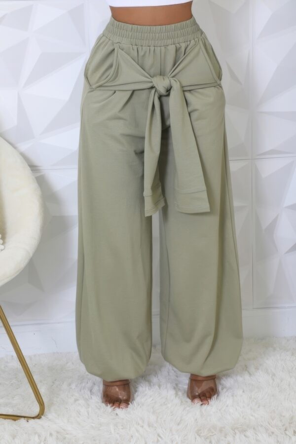 High-Waisted Stretch Pants with Elastic Waistband – Olive