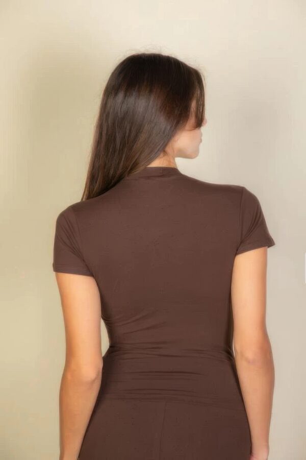 Fitted Short Sleeve Round-Neck T-Shirt – Coffee